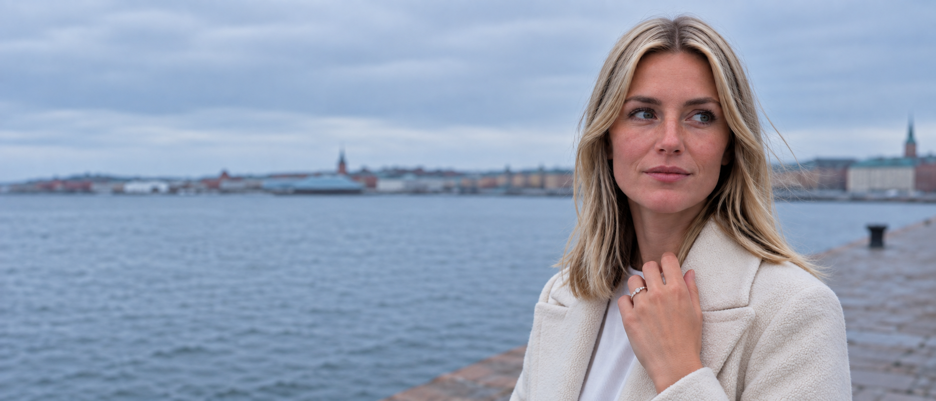 Woman by the water in Stockholm wearing the Lovisa five-stone diamond ring.